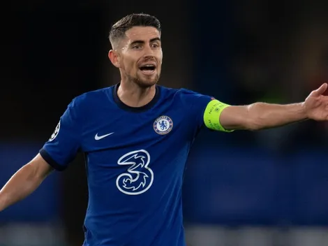 Primero el palo y después la espalda del arquero: así fue el peor penal de Jorginho