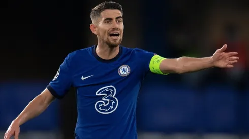 Primero el palo y después la espalda del arquero: así fue el peor penal de Jorginho