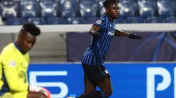 Duván Zapata y su festejo tras anotar su primer doblete en la Champions League.