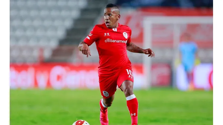 No aprende: Joao Plata volvió a ser captado de fiesta y bebiendo alcohol