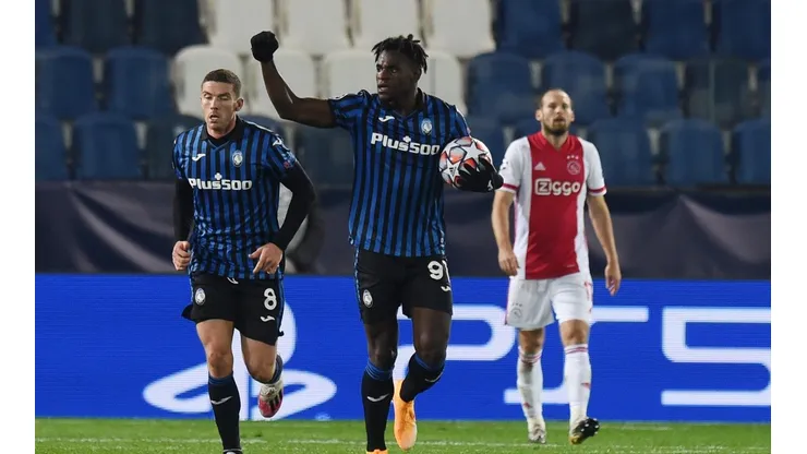 Duván Zapata anotó su primer doblete en la UEFA Champions League.