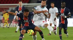 Foto de Dario Benedetto enfrentando a Olympique de Marsella.