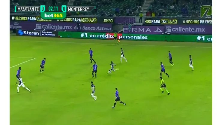 Golazo de Avilés Hurtado para Monterrey.