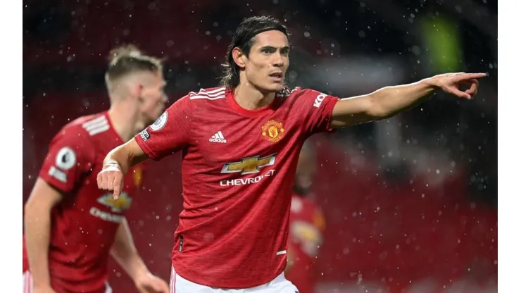 Edinson Cavani con la camiseta de los Diablos Rojos.