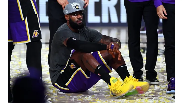 LeBron sufre para dormir en sus vacaciones