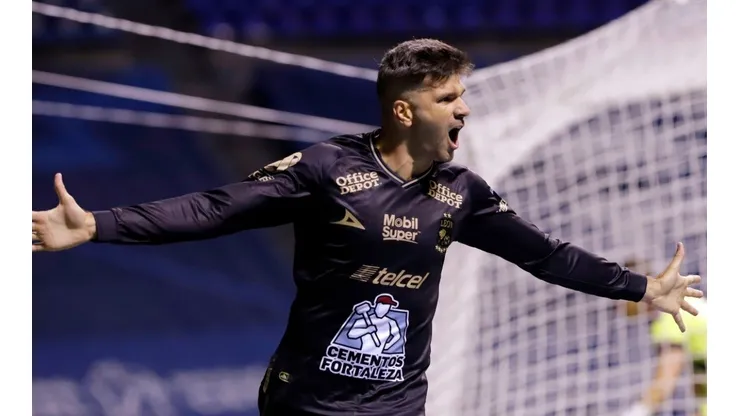 León ratificó su condición de líder al superar a Puebla