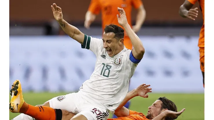 Andrés Guardado frente a Holanda en la fecha FIFA