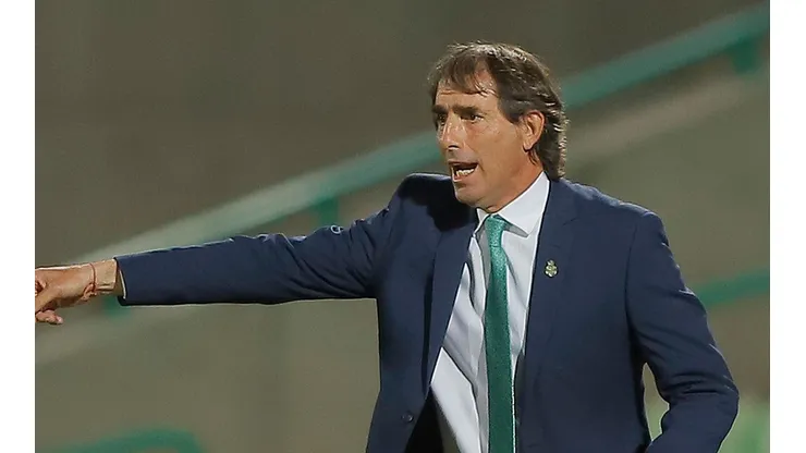 Guillermo Almada, DT de Santos, se tiene fe en la recta final.