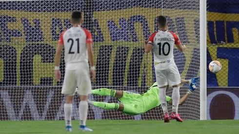 Es una bestia: Andrada le atajó un penal a Caracas para salvar a Boca