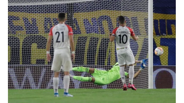 Es una bestia: Andrada le atajó un penal a Caracas para salvar a Boca