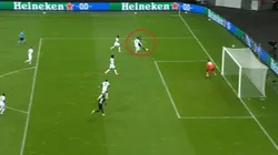 Alario le pegó sin ángulo y clavó un golazo para el Leverkusen