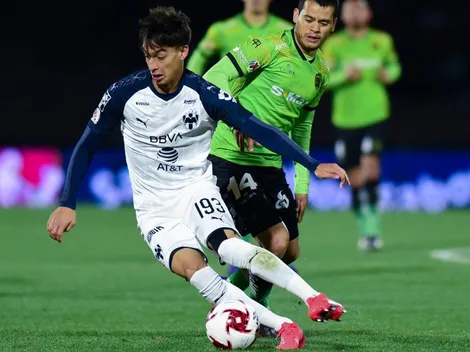 Lo liquidaron: afición de Rayados, muy enojada con Daniel Parra tras irse expulsado