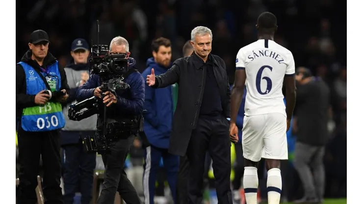 José Mourinho y Dávinson Sánchez en el Tottenham.