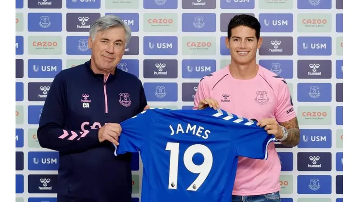 Carlo Ancelotti y James Rodríguez en el Evrton de Inglaterra.