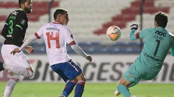 Leao Butrón tuvo un buen desempeño y evito la caída del arco íntimo en varias ocasiones.