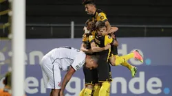 De locos: Peñarol jugó un partido épico con Paranaense y no sirvió para nada