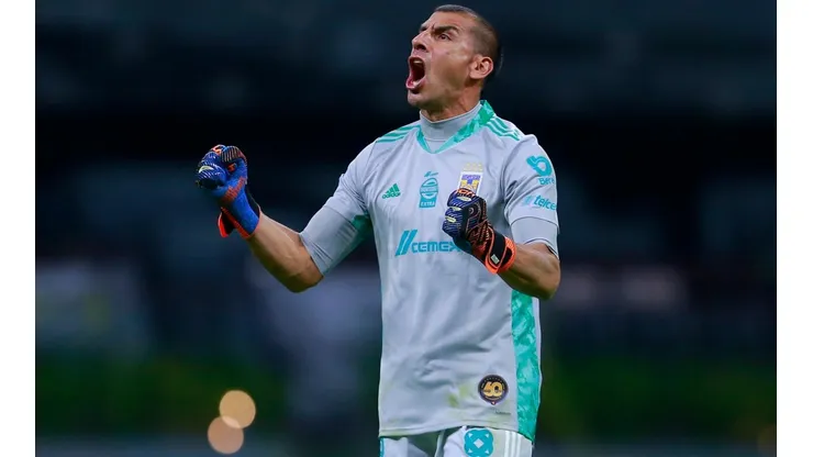 Nahuel Guzmán, el que ataja penales arrodillado.