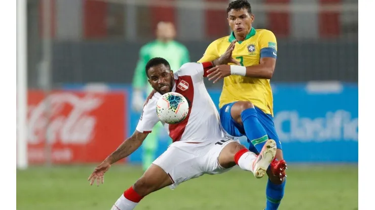 Jefferson Farfán jugó contra Brasil en la derrota de Perú 4-2.
