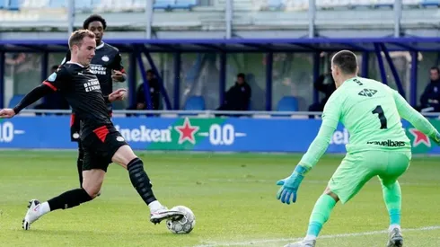 Mario Götze en su debut en el fútbol holandés.