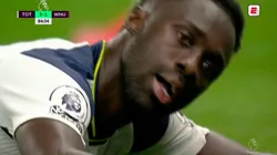 La frustración de Dávinson Sánchez tras anotar un autogol contra West Ham.