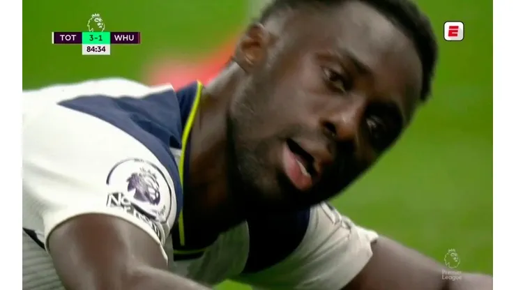 La frustración de Dávinson Sánchez tras anotar un autogol contra West Ham.
