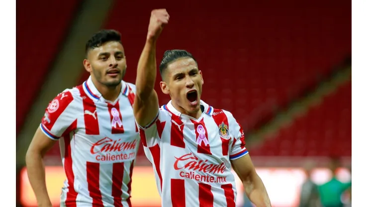 Antuna marcó un golazo para Chivas.