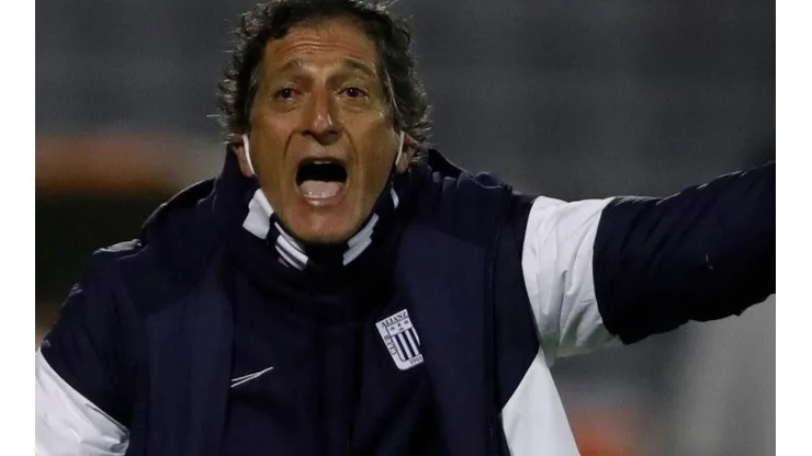 Mario Salas llegó a Alianza en remplazo de Pablo Bengoechea.
