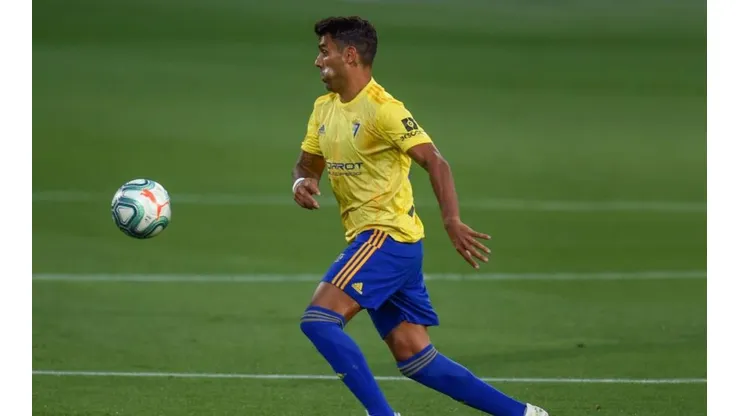 Augusto Fernández con la camiseta de Cádiz.