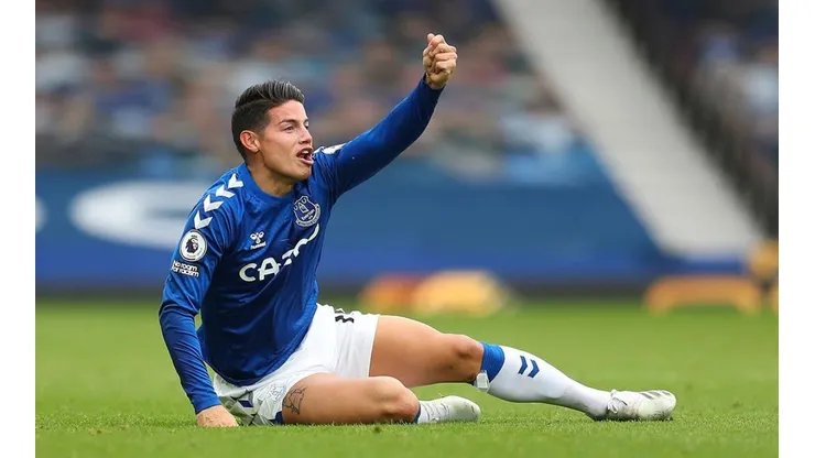 James Rodríguez en el partido contra Liverpool por la fecha 5 de la Premier Leagu