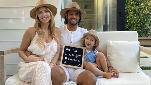 Carlos Vela fue padrea de una niña.