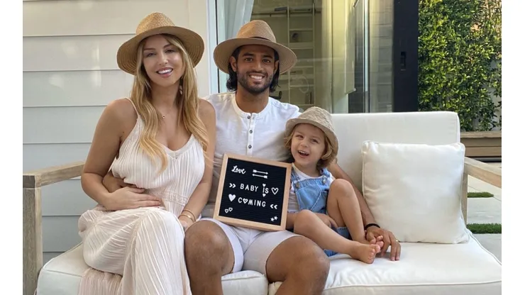 Carlos Vela fue padrea de una niña.