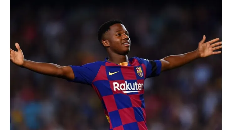 Ansu Fati festejando un gol en Barcelona.
