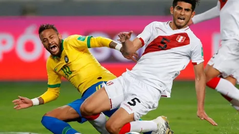 Carlos Zambrano cometió el polémico penal sobre Neymar en la derrota ante Brasil por 2-4.