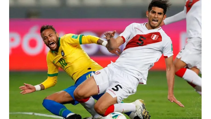 Carlos Zambrano cometió el polémico penal sobre Neymar en la derrota ante Brasil por 2-4.