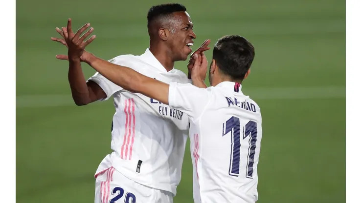 Vinicius Junior y Marco Asensio celebrando un gol del Real Madrid esta temporada (Getty Images).