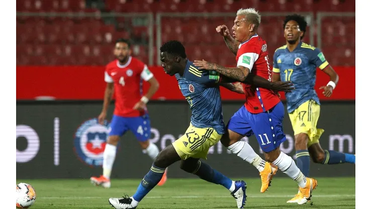 ¿Compensación para Chile? Nadie entiende por qué anularon el gol de Colombia