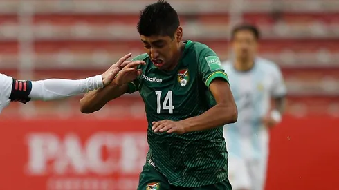 Qué moral: un jugador de Bolivia quiso dibujar un pase 'no look' e hizo el ridículo
