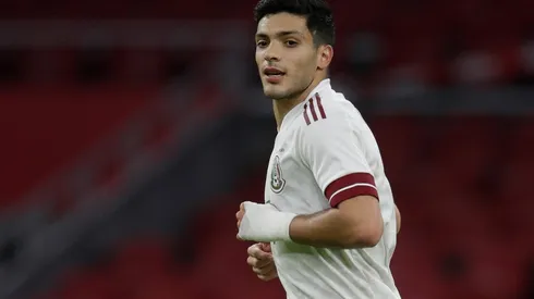 Raúl Jiménez se vistió de asistidor ante Argelia