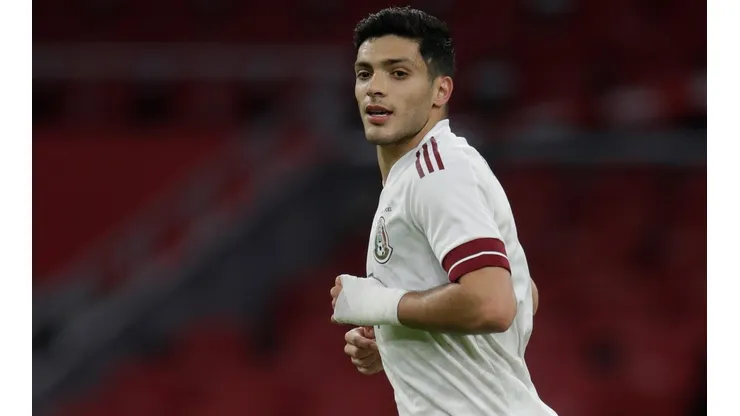 Raúl Jiménez se vistió de asistidor ante Argelia