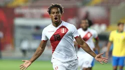 Carrillo la agarró en primera desde fuera del área.