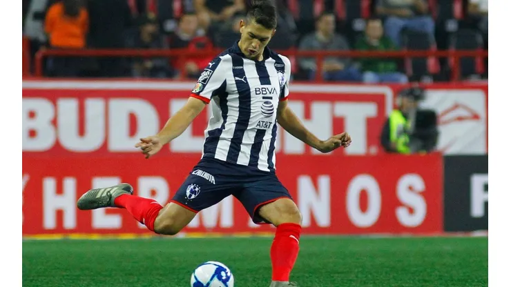 César Montes es requerido en la liga de Rusia.