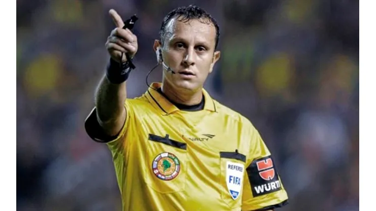 Ojito ahí: el árbitro argentino que pitará el duelo Chile vs. Colombia
