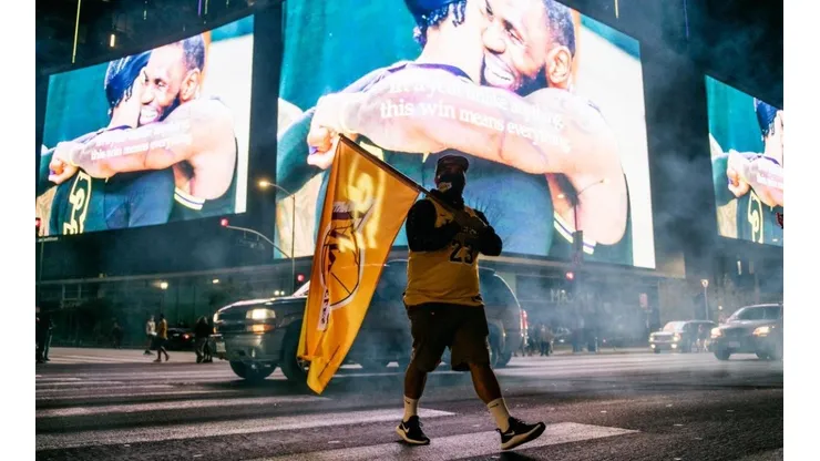 Locura en Los Angeles tras el título de los Lakers