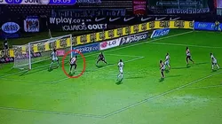 Nadie lo puede creer: Miguel Borja, debajo del arco, falló el gol para Junior