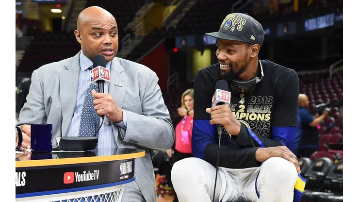 Kevin Durant con Charles Barkley