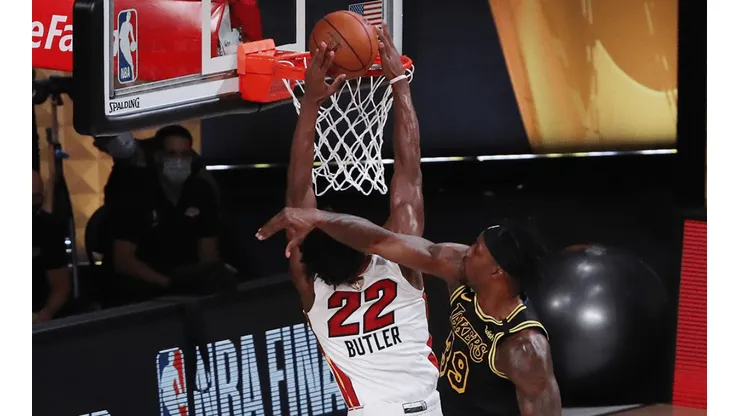 El golpe de Dwight Howard a Jimmy Butler