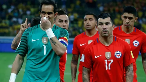 Los picantes tuits de Medel y Bravo contra Conmebol después de Uruguay-Chile