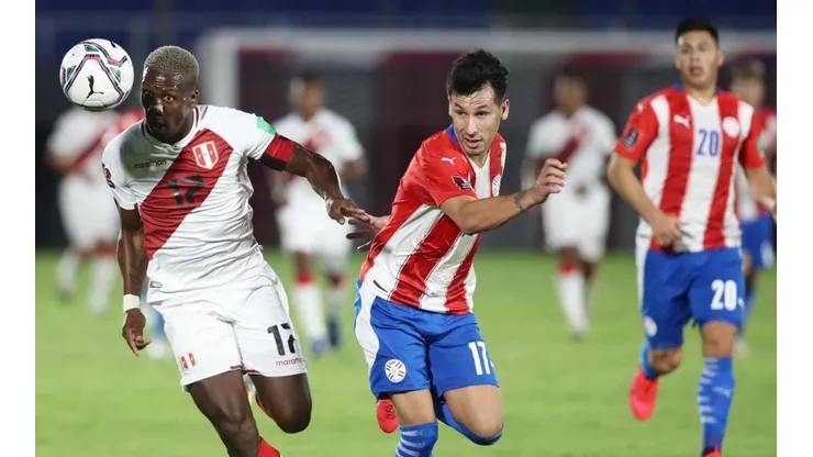 Luis Advíncula fue de los puntos más bajos de Perú.