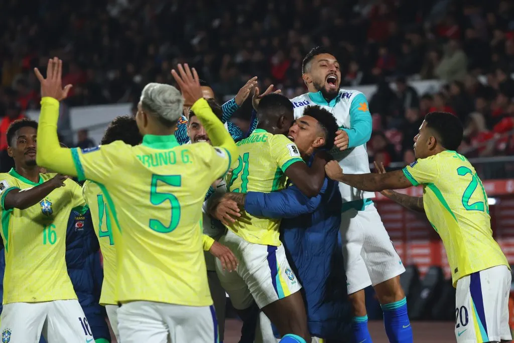 Luiz Enrique y Igor Jesus jugando contra Chile. (Foto: Getty).