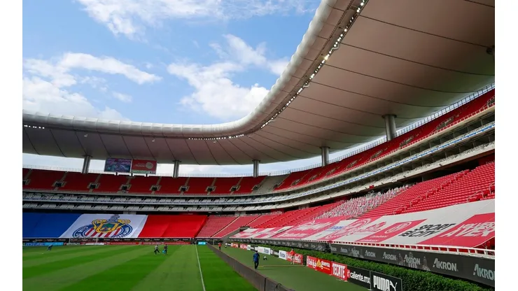 Los Zorros y Chivas podrían volver a tener público en sus estadios.